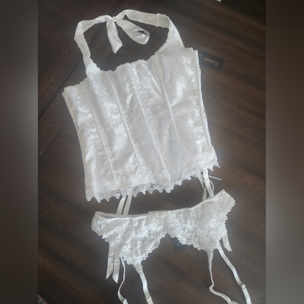 White Lace Corset With Garter Sz‎ 38/Lg